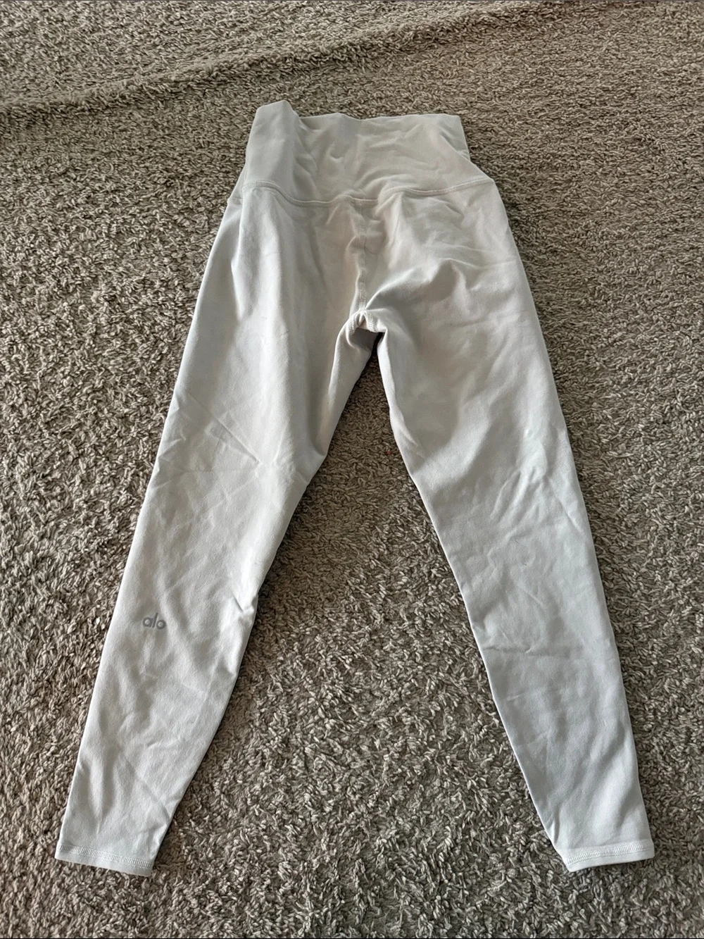 ALO Yoga soft white